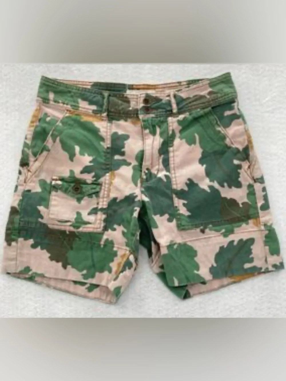 Anthro The Wanderer Camo Shorts, size 27